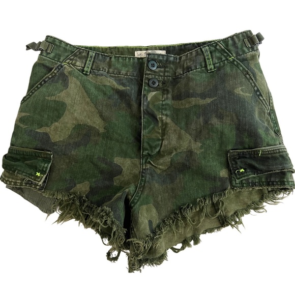 Free People Size 10 Camo Cutoff Fringe High Rise Cheeky Booty Streetwear Shorts - Picture 2 of 13